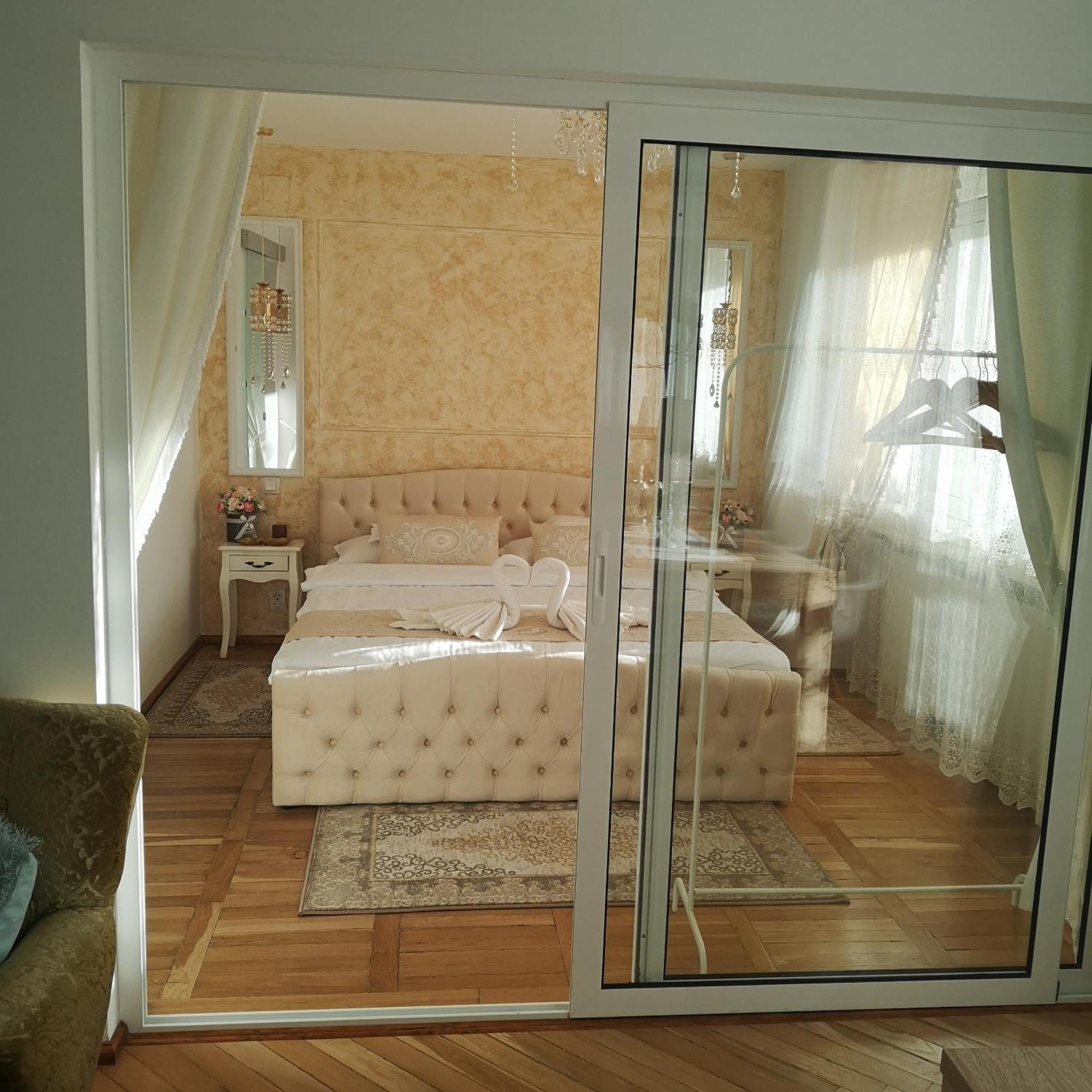Penthouse Luxury Apartment Resita Exterior photo